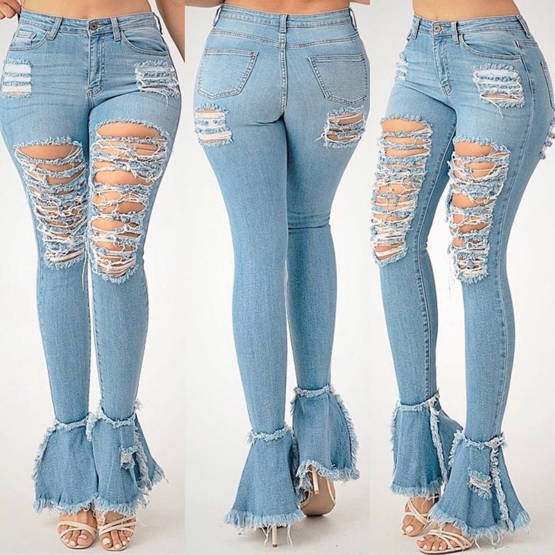 Classic jeans with fringed holes